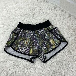 🔥$SALE$🔥 Lululemon Tracker Short III *4-way Stretch Floral Sport White Multi